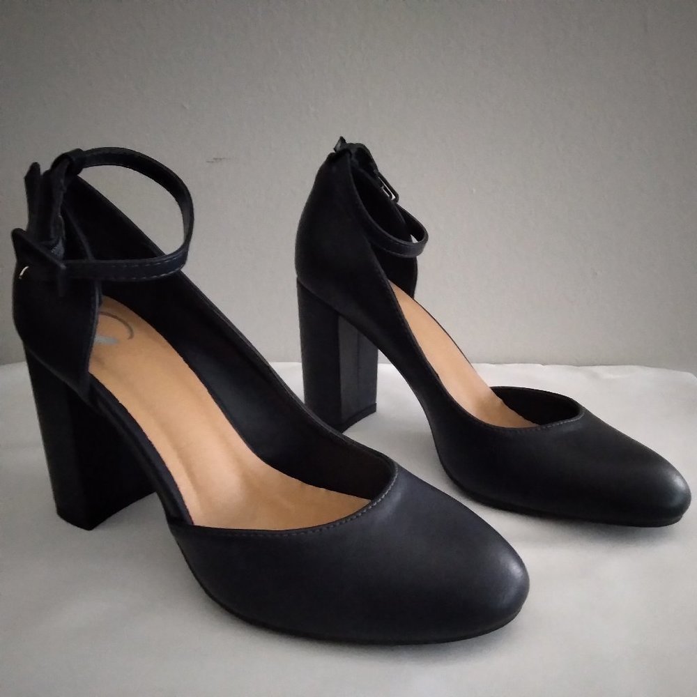 Journee Collection Raveen Ankle Strap Pumps, Women's Size 8 M, Black (No Box)